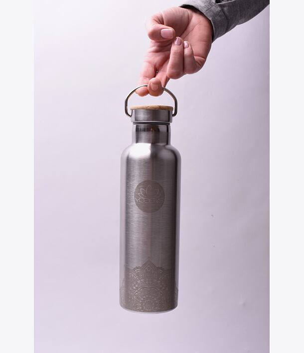 Láhev na vodu 750 ml stříbrná